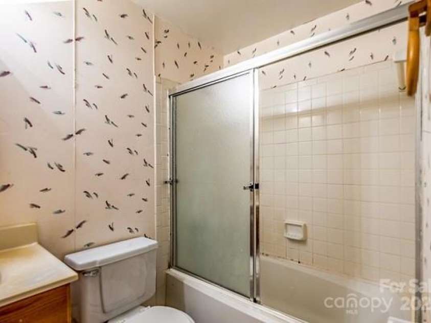 1216 Ogden Place, Charlotte, NC 28213.  MLS# CAR4281429, YatesRealty ID 31565. 