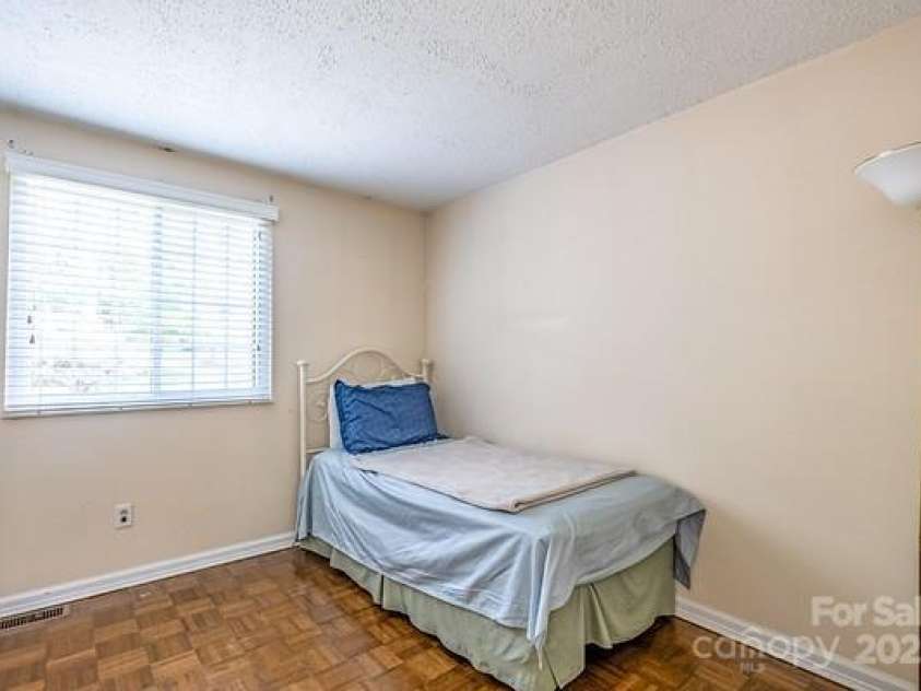 1216 Ogden Place, Charlotte, NC 28213.  MLS# CAR4281429, YatesRealty ID 31565. 