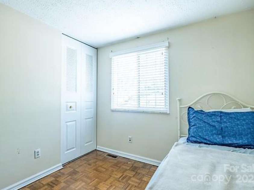 1216 Ogden Place, Charlotte, NC 28213.  MLS# CAR4281429, YatesRealty ID 31565. 