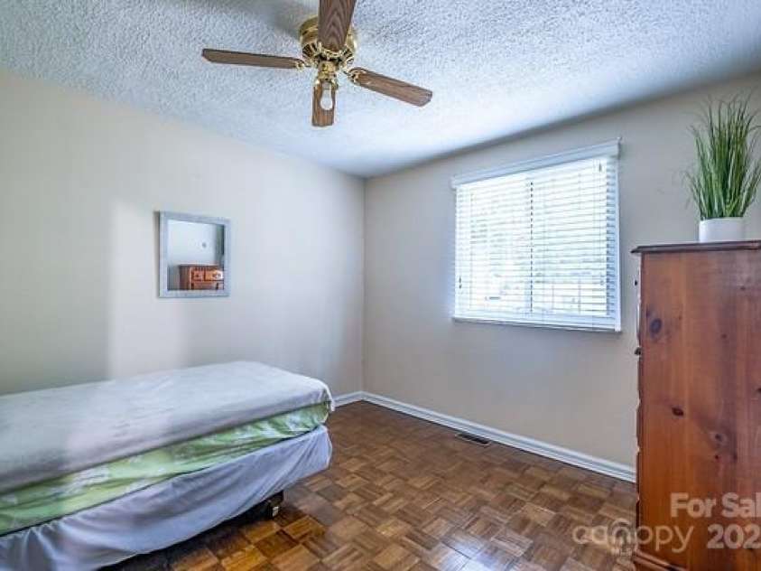 1216 Ogden Place, Charlotte, NC 28213.  MLS# CAR4281429, YatesRealty ID 31565. 