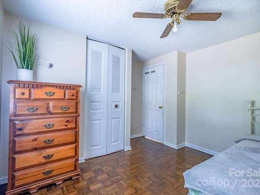 1216 Ogden Place, Charlotte, NC 28213.  MLS# CAR4281429, YatesRealty ID 31565. 