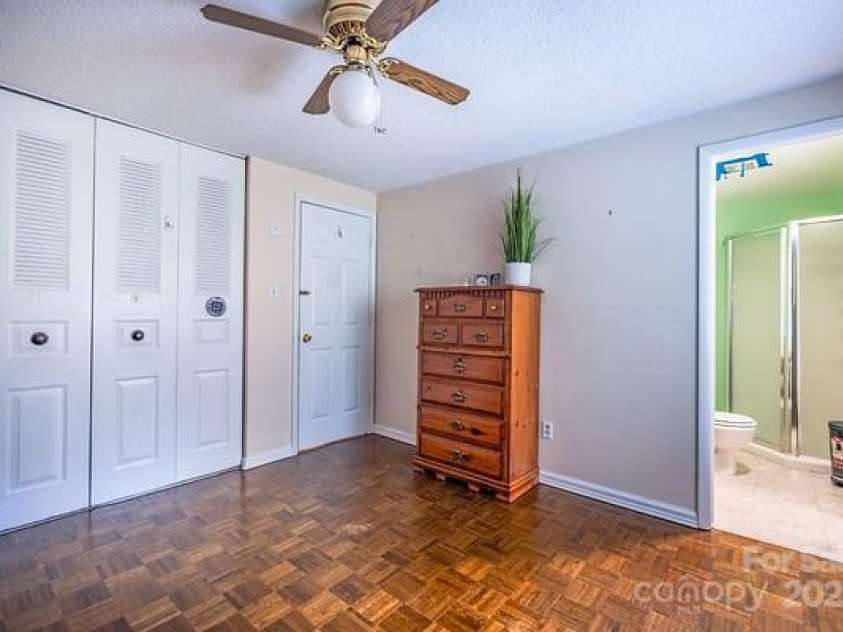 1216 Ogden Place, Charlotte, NC 28213.  MLS# CAR4281429, YatesRealty ID 31565. 