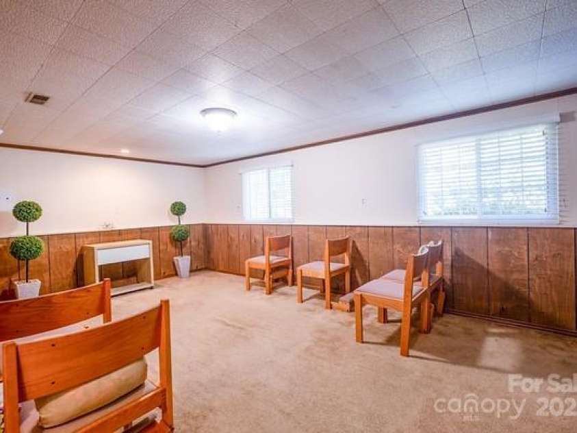 1216 Ogden Place, Charlotte, NC 28213.  MLS# CAR4281429, YatesRealty ID 31565. 