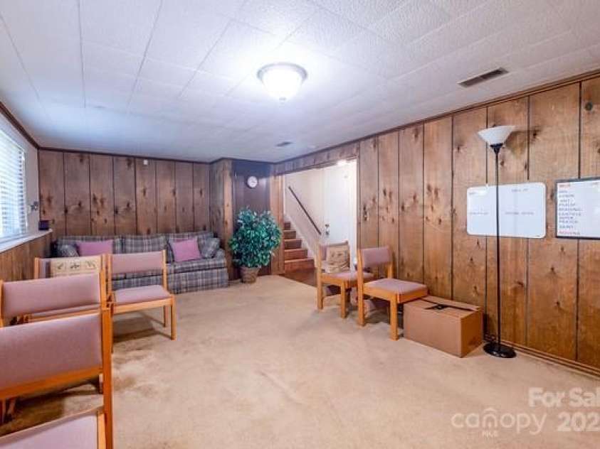 1216 Ogden Place, Charlotte, NC 28213.  MLS# CAR4281429, YatesRealty ID 31565. 