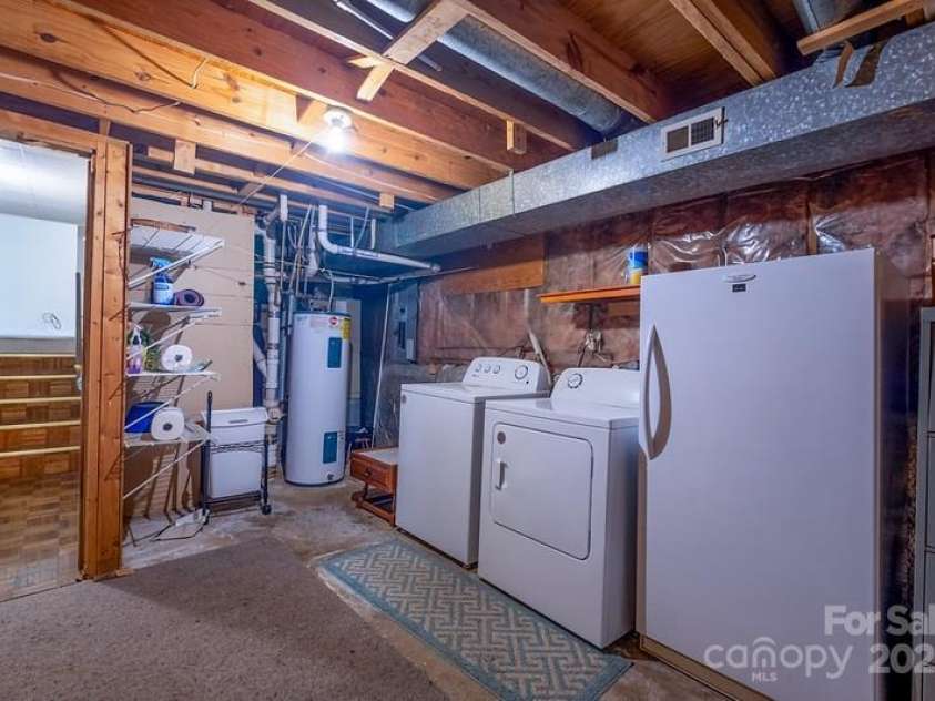 1216 Ogden Place, Charlotte, NC 28213.  MLS# CAR4281429, YatesRealty ID 31565. 