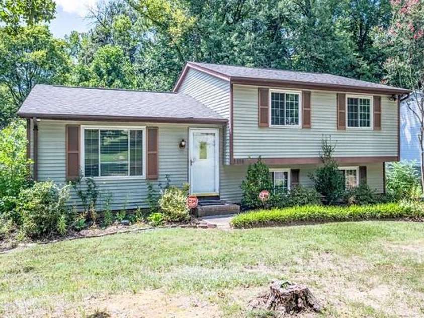 1216 Ogden Place, Charlotte, NC 28213.  MLS# CAR4281429, YatesRealty ID 31565. 