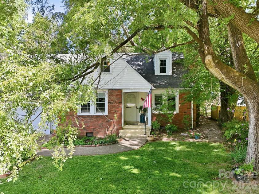 215 Old US 70 Highway, Black Mountain, NC 28711.  MLS# CAR4369511, YatesRealty ID 31565. 