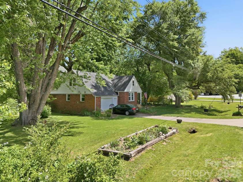 215 Old US 70 Highway, Black Mountain, NC 28711.  MLS# CAR4369511, YatesRealty ID 31565. 