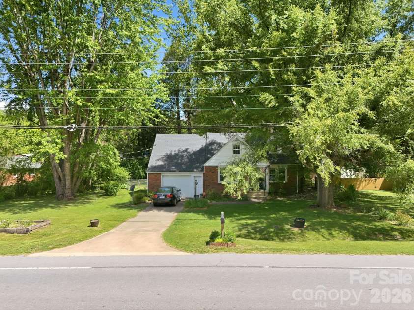 215 Old US 70 Highway, Black Mountain, NC 28711.  MLS# CAR4369511, YatesRealty ID 31565. 