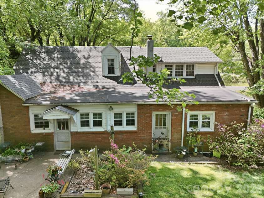 215 Old US 70 Highway, Black Mountain, NC 28711.  MLS# CAR4369511, YatesRealty ID 31565. 