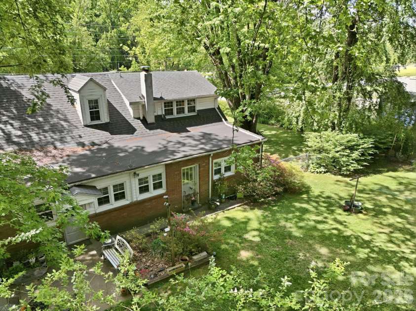 215 Old US 70 Highway, Black Mountain, NC 28711.  MLS# CAR4369511, YatesRealty ID 31565. 
