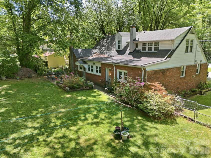 215 Old US 70 Highway, Black Mountain, NC 28711.  MLS# CAR4369511, YatesRealty ID 31565. 