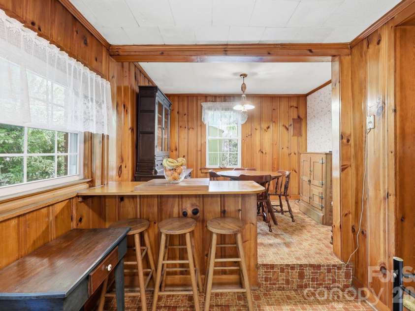 215 Old US 70 Highway, Black Mountain, NC 28711.  MLS# CAR4369511, YatesRealty ID 31565. Breakfast Nook