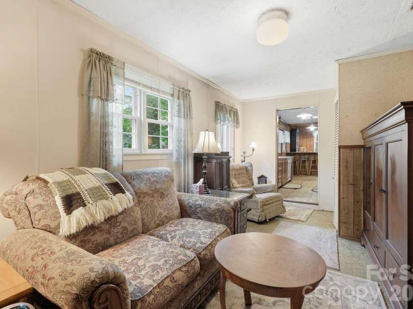 215 Old US 70 Highway, Black Mountain, NC 28711.  MLS# CAR4369511, YatesRealty ID 31565. Den