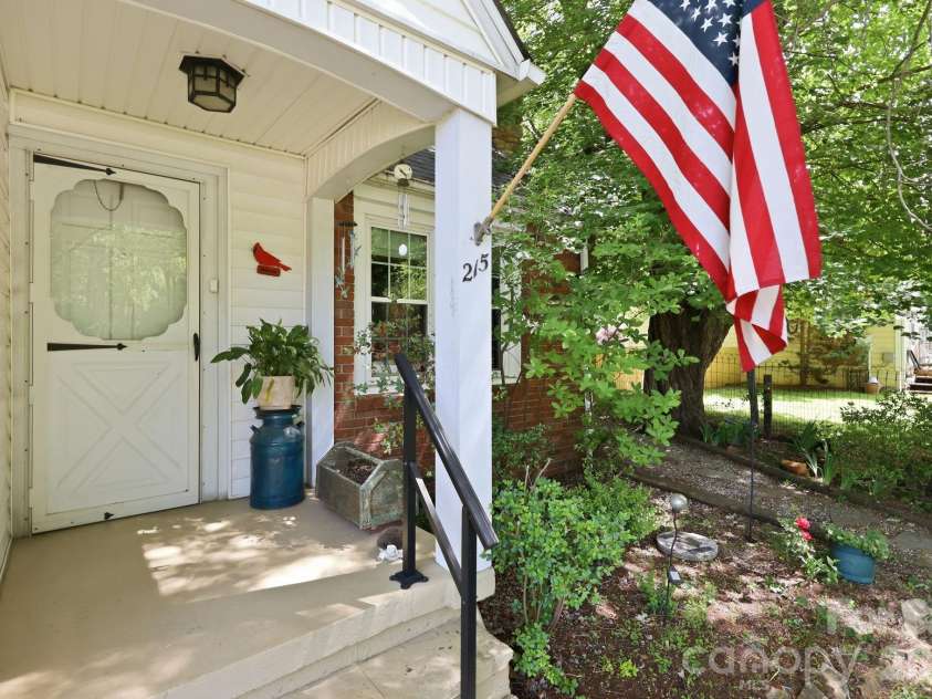215 Old US 70 Highway, Black Mountain, NC 28711.  MLS# CAR4369511, YatesRealty ID 31565. Front Porch