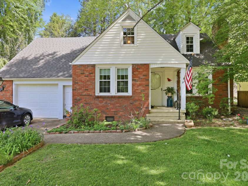 215 Old US 70 Highway, Black Mountain, NC 28711.  MLS# CAR4369511, YatesRealty ID 31565. Front Yard