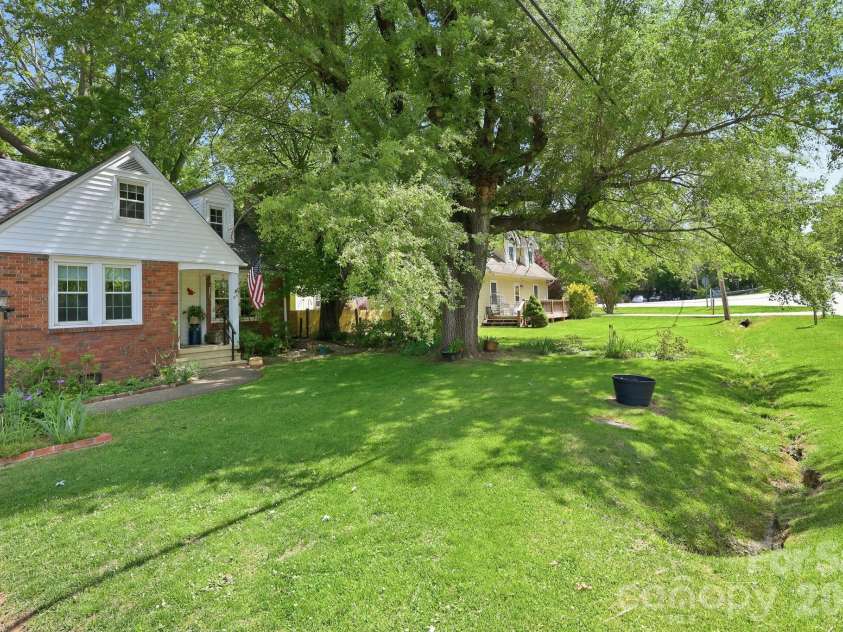215 Old US 70 Highway, Black Mountain, NC 28711.  MLS# CAR4369511, YatesRealty ID 31565. Front Yard