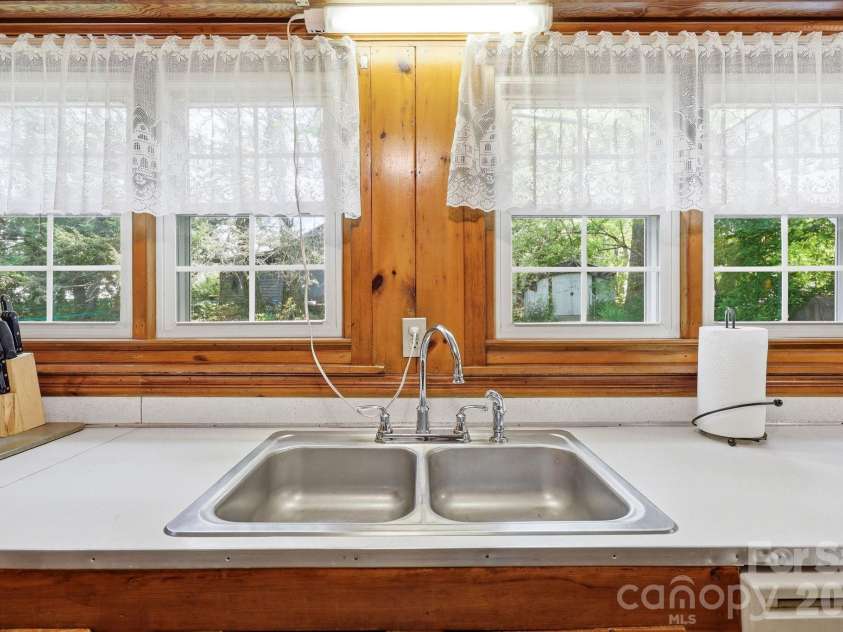 215 Old US 70 Highway, Black Mountain, NC 28711.  MLS# CAR4369511, YatesRealty ID 31565. Kitchen