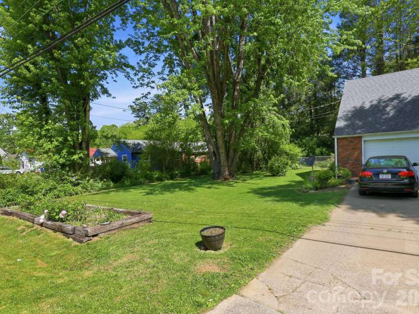 215 Old US 70 Highway, Black Mountain, NC 28711.  MLS# CAR4369511, YatesRealty ID 31565. Side/Front yard