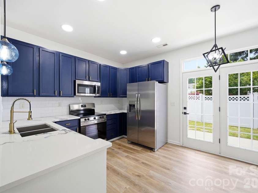 14237 Tamarack Drive, Charlotte, NC 28278.  MLS# CAR4390874, YatesRealty ID 31566. 