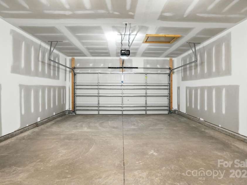 5119 Heathland Drive, Charlotte, NC 28215.  MLS# CAR4285481, YatesRealty ID 31566. 