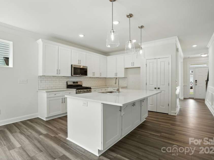 5119 Heathland Drive, Charlotte, NC 28215.  MLS# CAR4285481, YatesRealty ID 31566. 