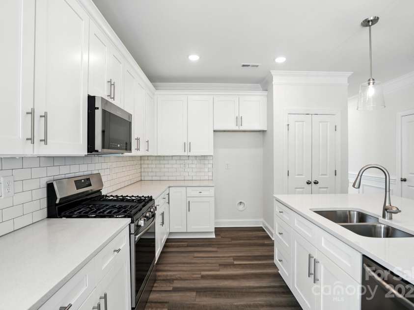 5119 Heathland Drive, Charlotte, NC 28215.  MLS# CAR4285481, YatesRealty ID 31566. 