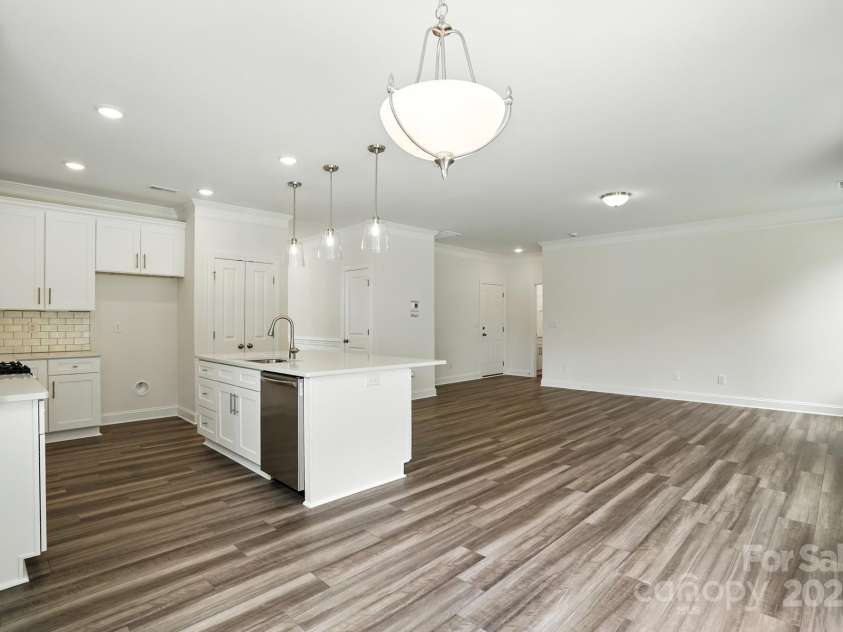 5119 Heathland Drive, Charlotte, NC 28215.  MLS# CAR4285481, YatesRealty ID 31566. 