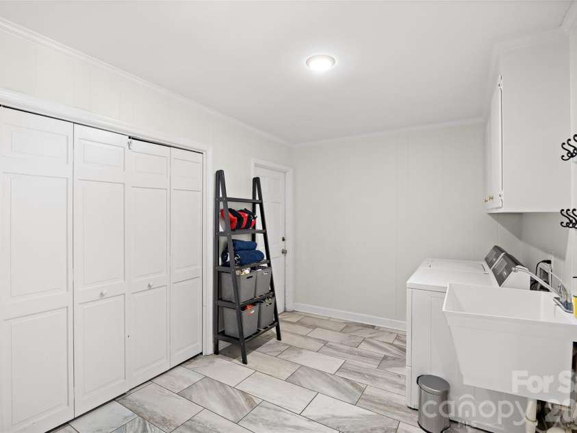 2726 Wamath Drive, Charlotte, NC 28210.  MLS# CAR4392093, YatesRealty ID 31567. 