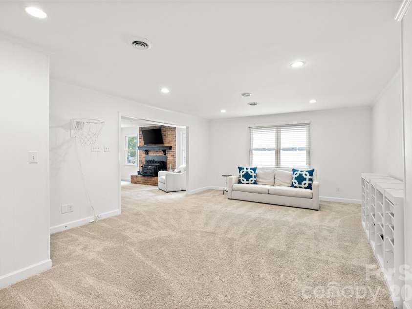 2726 Wamath Drive, Charlotte, NC 28210.  MLS# CAR4392093, YatesRealty ID 31567. 