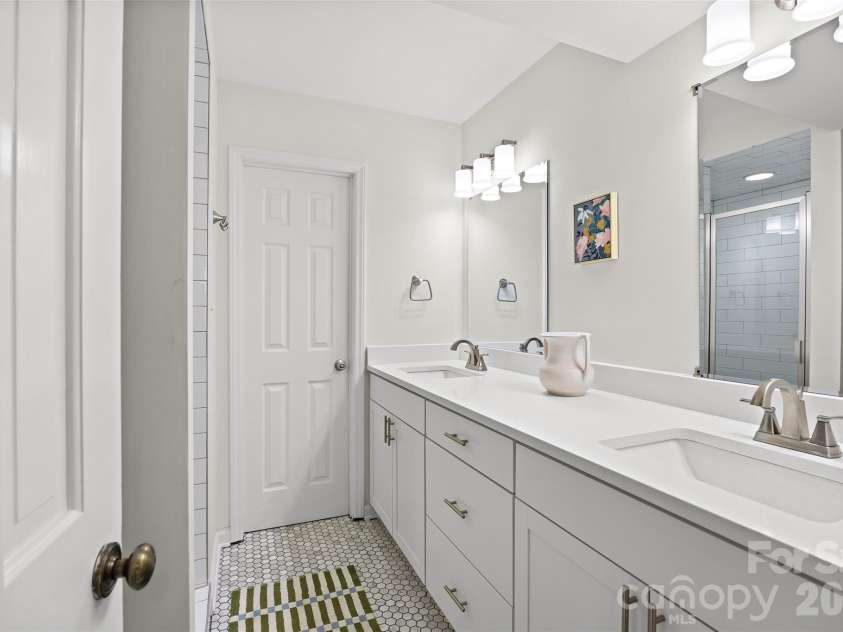 2726 Wamath Drive, Charlotte, NC 28210.  MLS# CAR4392093, YatesRealty ID 31567. 