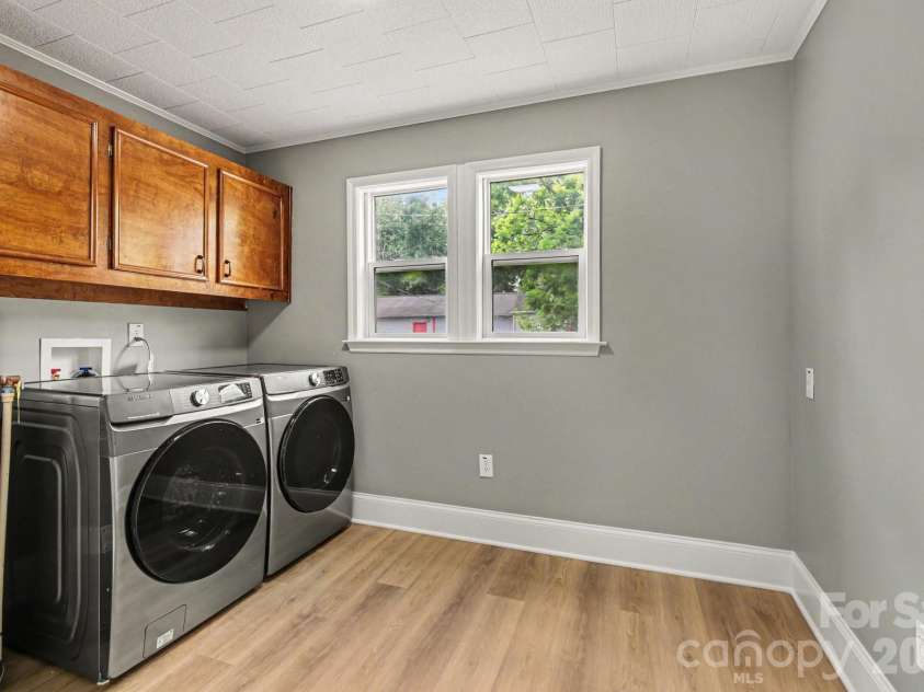 110 Spring Street, Kernersville, NC 27284.  MLS# CAR4392771, YatesRealty ID 31568. 