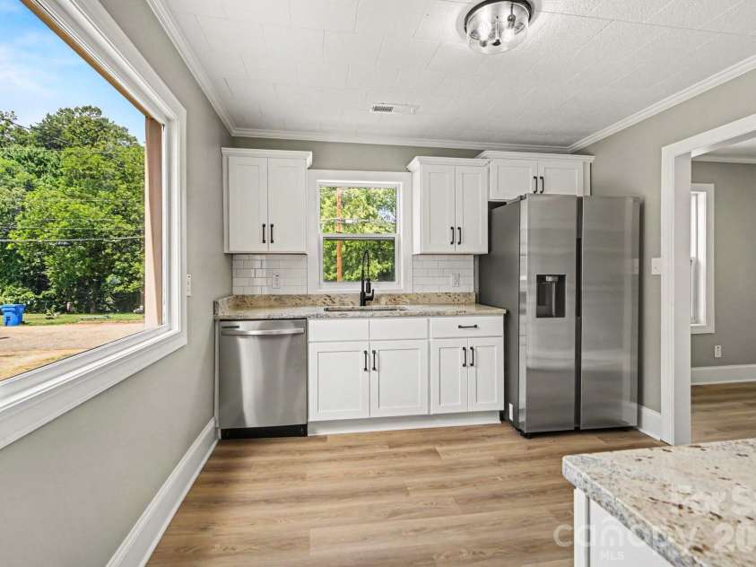 110 Spring Street, Kernersville, NC 27284.  MLS# CAR4392771, YatesRealty ID 31568. 