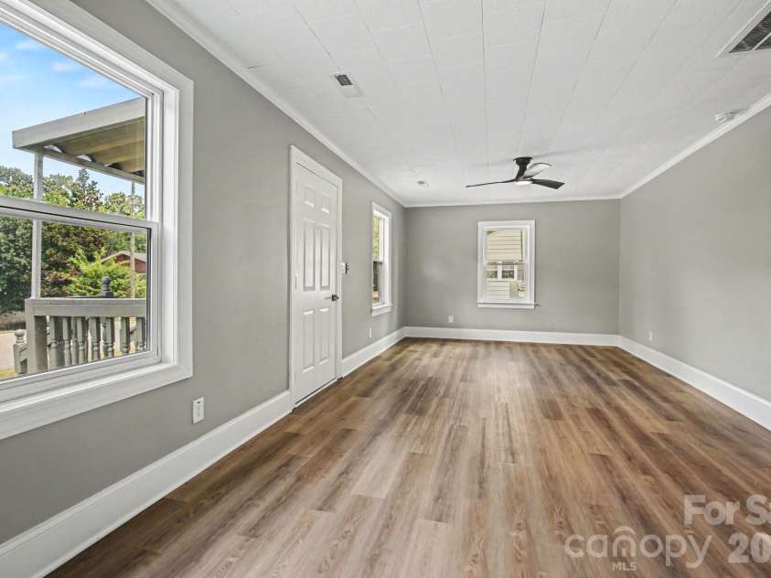 110 Spring Street, Kernersville, NC 27284.  MLS# CAR4392771, YatesRealty ID 31568. 