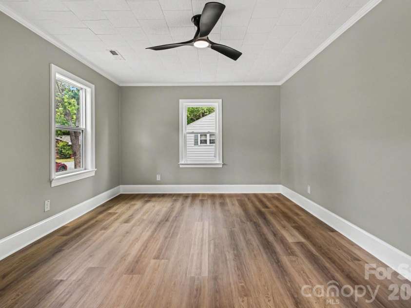 110 Spring Street, Kernersville, NC 27284.  MLS# CAR4392771, YatesRealty ID 31568. 