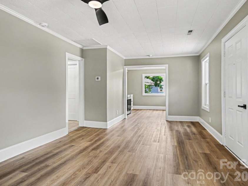 110 Spring Street, Kernersville, NC 27284.  MLS# CAR4392771, YatesRealty ID 31568. 