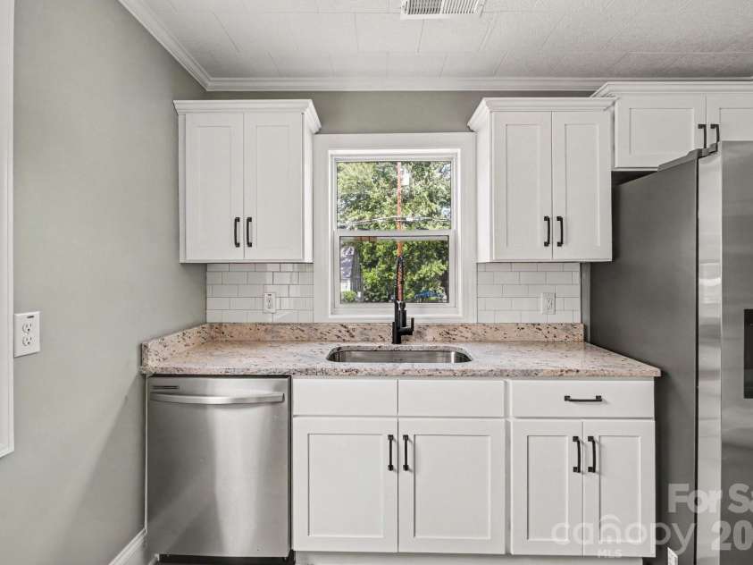 110 Spring Street, Kernersville, NC 27284.  MLS# CAR4392771, YatesRealty ID 31568. 