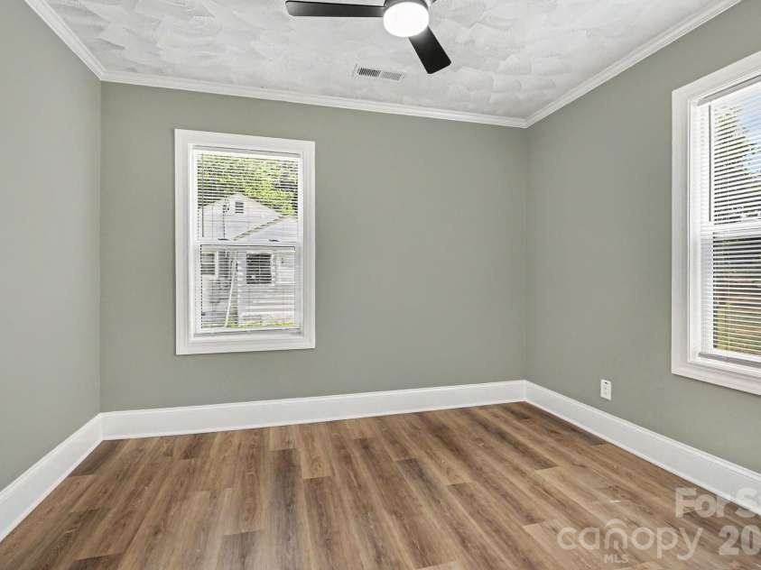 110 Spring Street, Kernersville, NC 27284.  MLS# CAR4392771, YatesRealty ID 31568. 