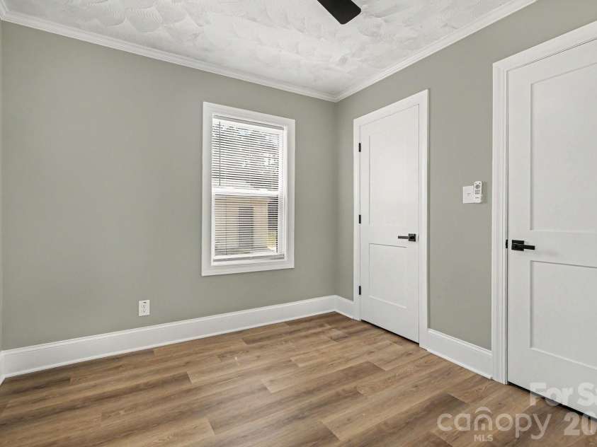110 Spring Street, Kernersville, NC 27284.  MLS# CAR4392771, YatesRealty ID 31568. 