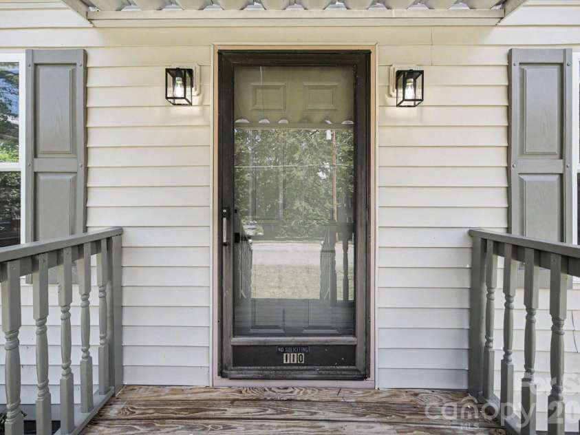110 Spring Street, Kernersville, NC 27284.  MLS# CAR4392771, YatesRealty ID 31568. 