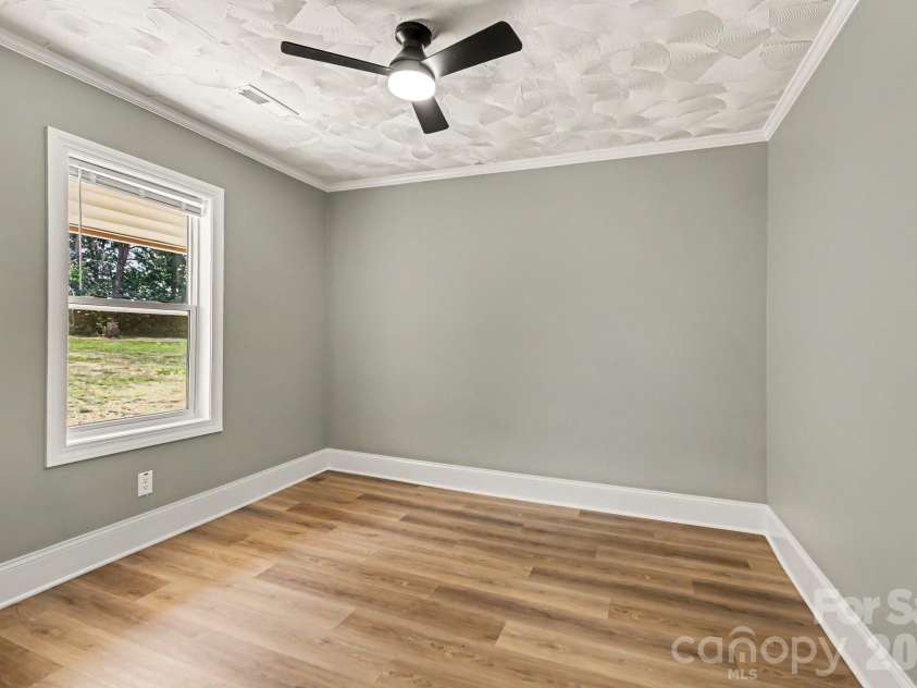 110 Spring Street, Kernersville, NC 27284.  MLS# CAR4392771, YatesRealty ID 31568. 