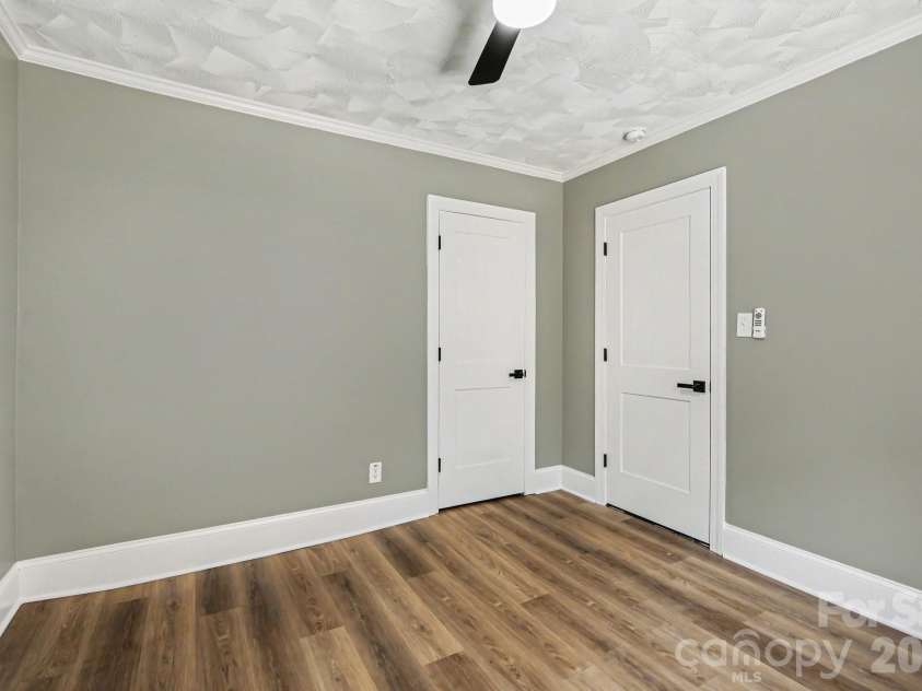 110 Spring Street, Kernersville, NC 27284.  MLS# CAR4392771, YatesRealty ID 31568. 