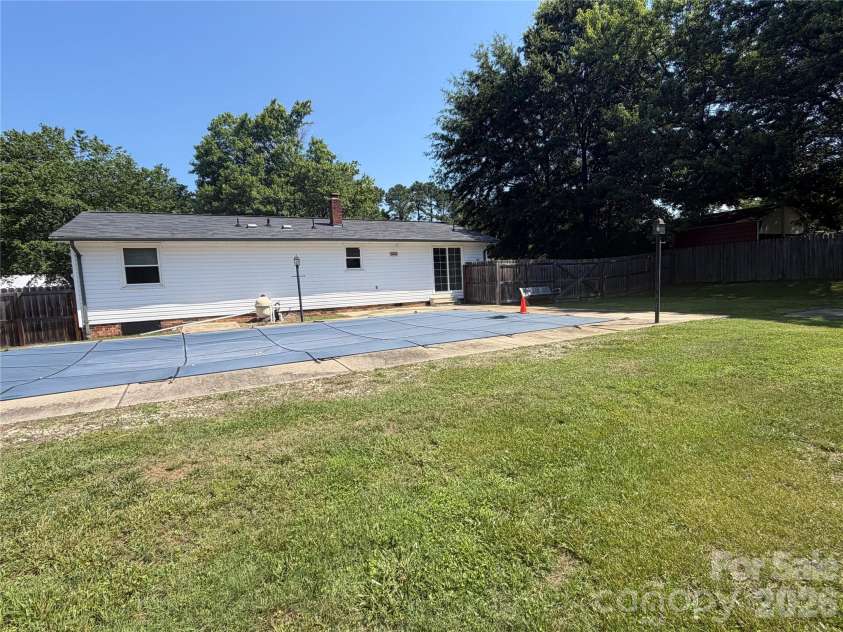 617 Oakwood Lane, Gastonia, NC 28056.  MLS# CAR4385772, YatesRealty ID 31569. 