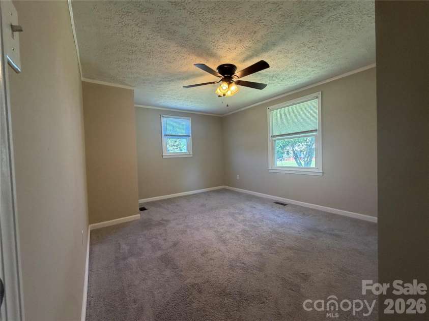 617 Oakwood Lane, Gastonia, NC 28056.  MLS# CAR4385772, YatesRealty ID 31569. 