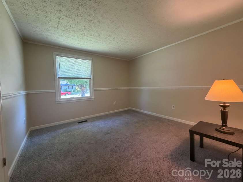 617 Oakwood Lane, Gastonia, NC 28056.  MLS# CAR4385772, YatesRealty ID 31569. 