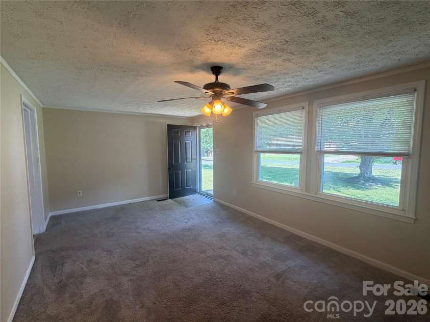 617 Oakwood Lane, Gastonia, NC 28056.  MLS# CAR4385772, YatesRealty ID 31569. 