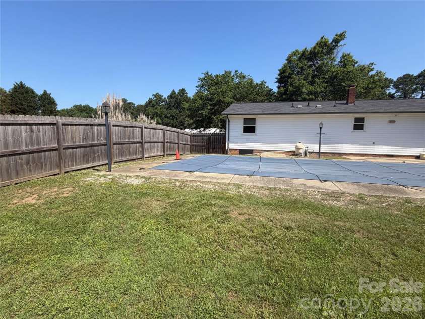 617 Oakwood Lane, Gastonia, NC 28056.  MLS# CAR4385772, YatesRealty ID 31569. 