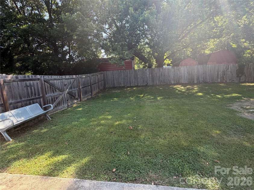 617 Oakwood Lane, Gastonia, NC 28056.  MLS# CAR4385772, YatesRealty ID 31569. Large Back yard