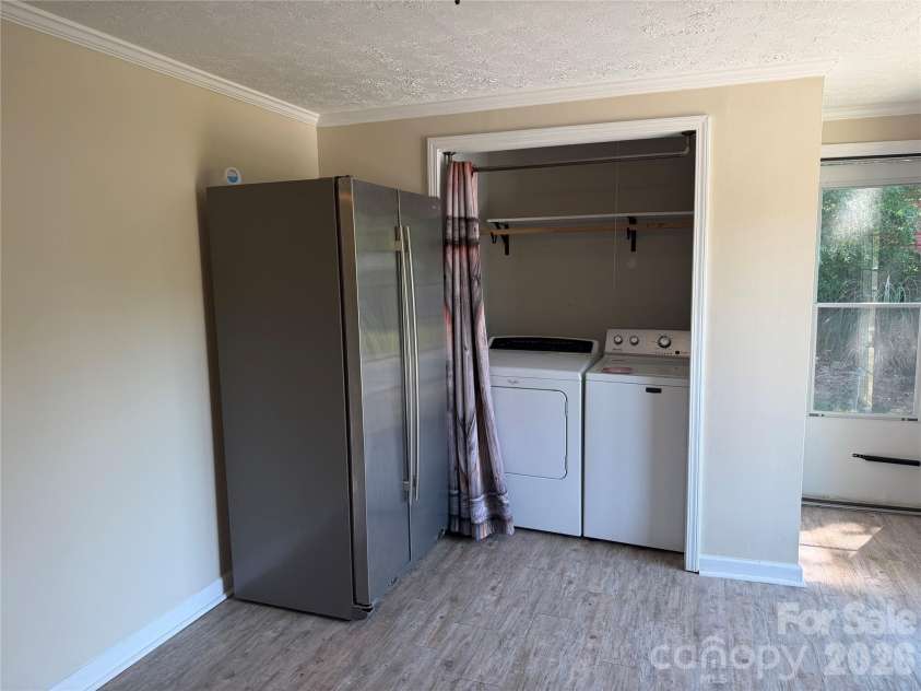 617 Oakwood Lane, Gastonia, NC 28056.  MLS# CAR4385772, YatesRealty ID 31569. Laundry in Kitchen