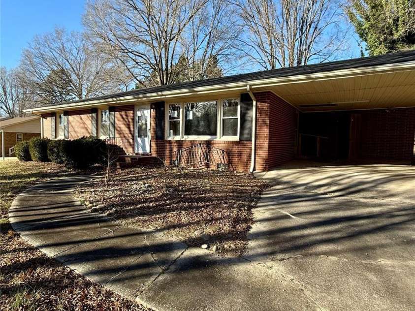 315 Brookwood Drive, Salisbury, NC 28146.  MLS# CAR4335699, YatesRealty ID 3157. 